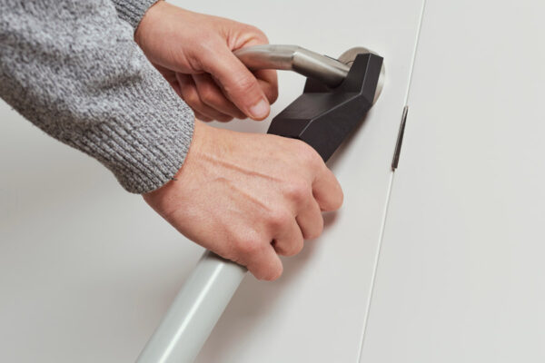 Barra antintrusione per porte